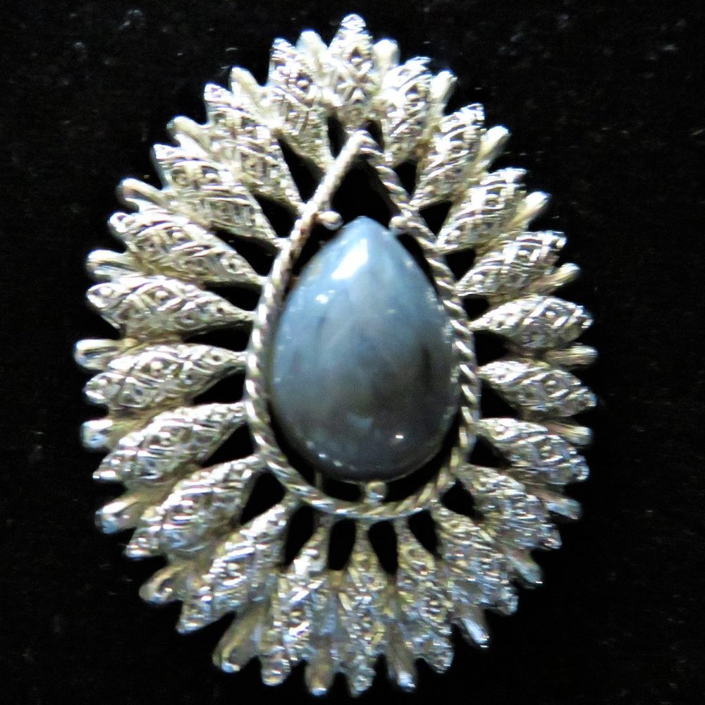 Lovely Sarah Coventry Brooch  NEW LOWER PRICE
